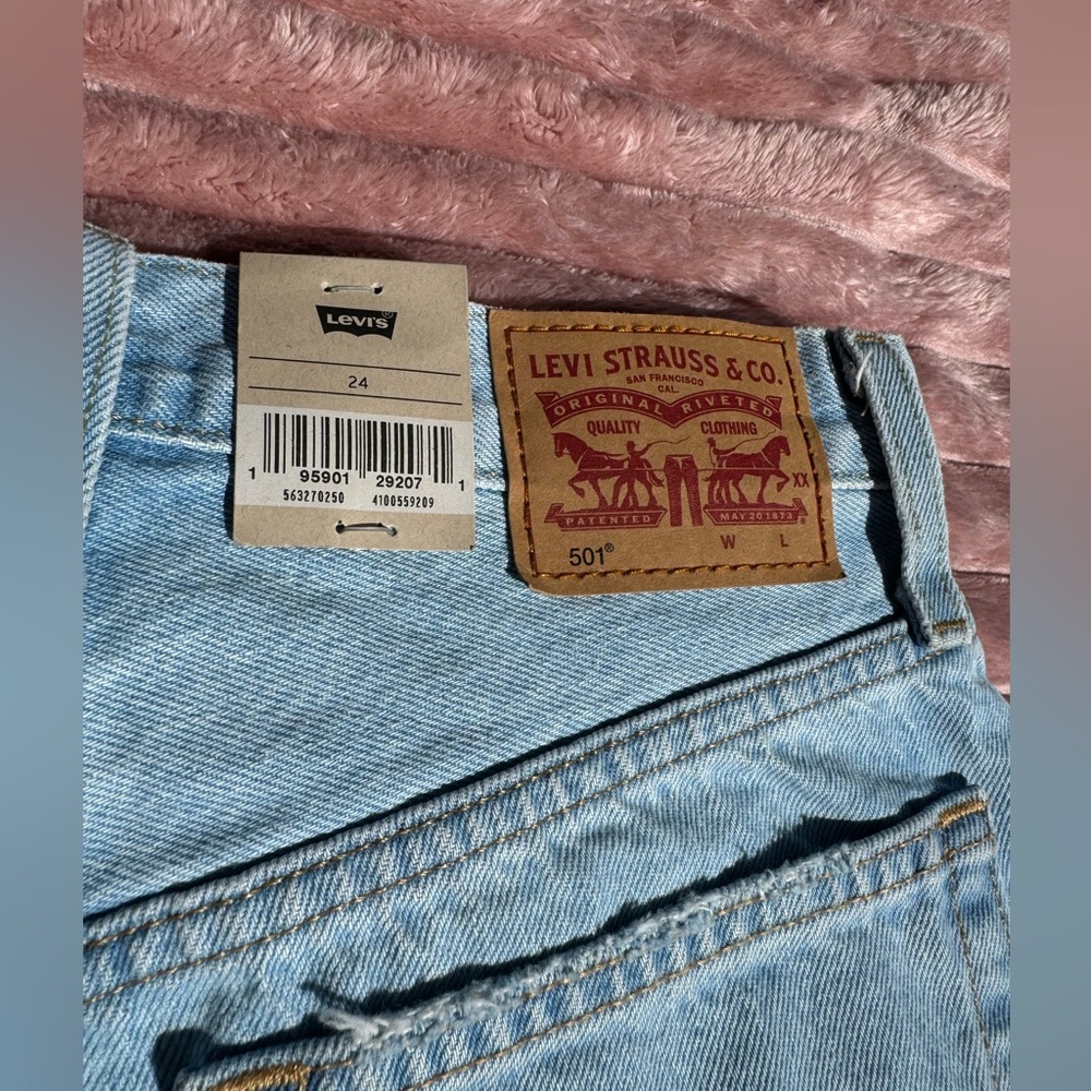 Levi's 501 Ojai Top Jean Shorts - Picture 6 of 7